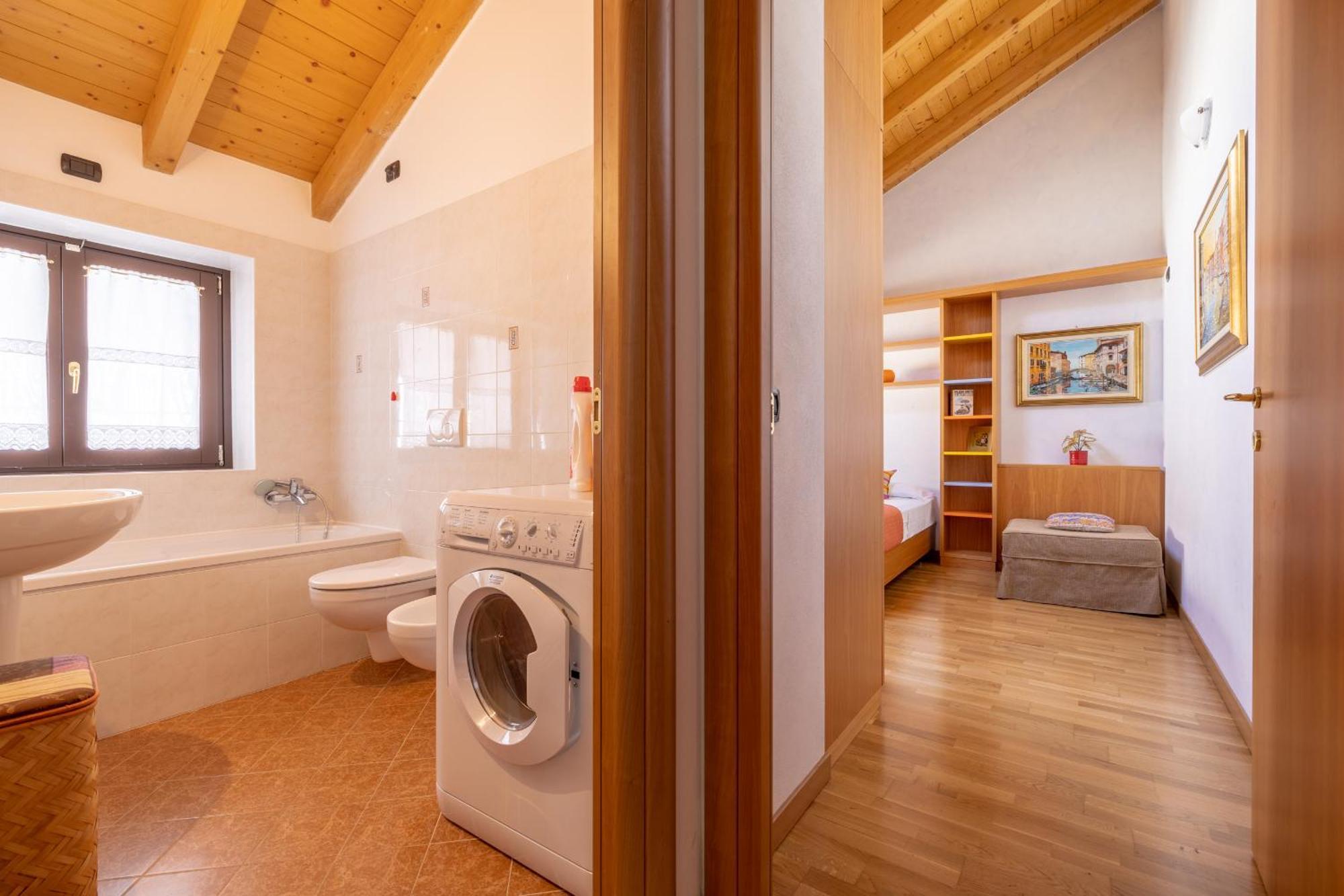 Apartment By The Ferry - Menaggio Exterior photo